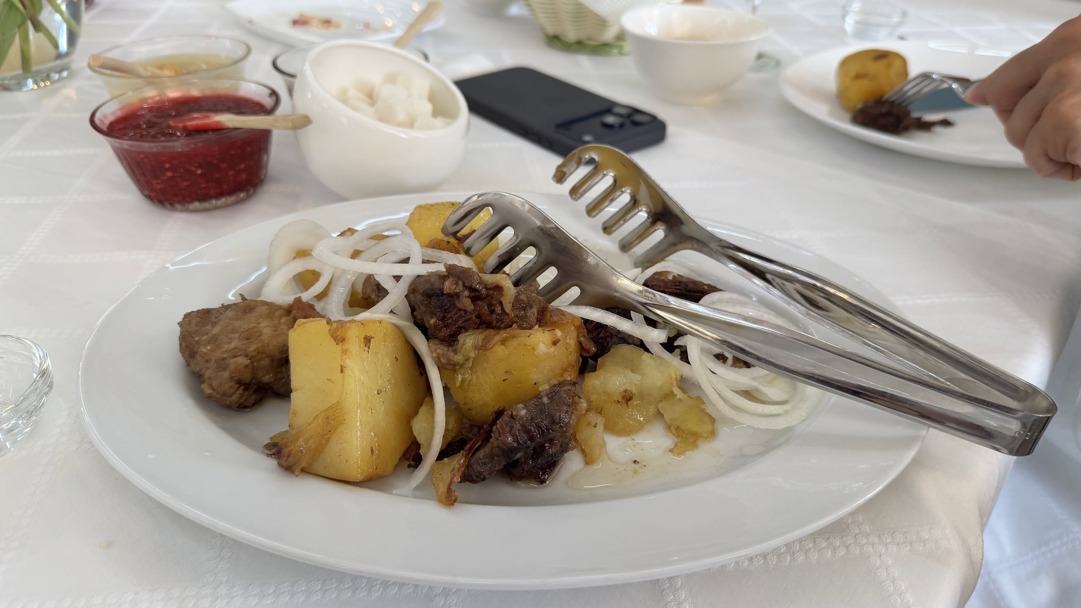 Lo stracotto di black angus con patate e cipolla