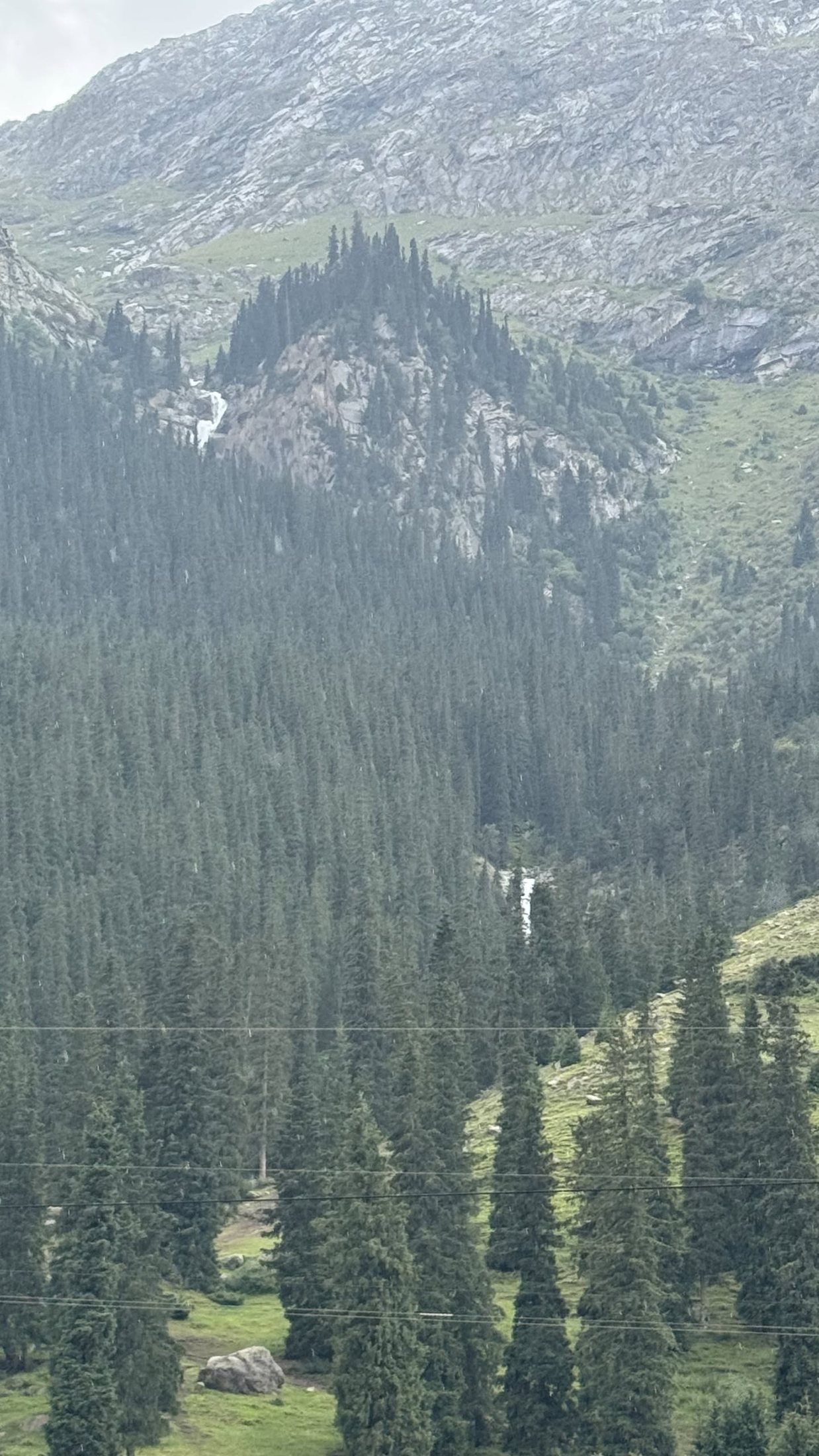 Le cascate di Barskoon, lassù. Da lassù non ci siamo andati.