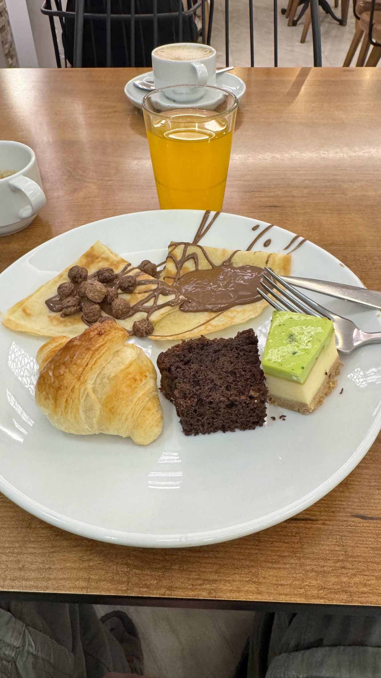 Colazione numero uno del viaggio. Non è stata l'ultima.