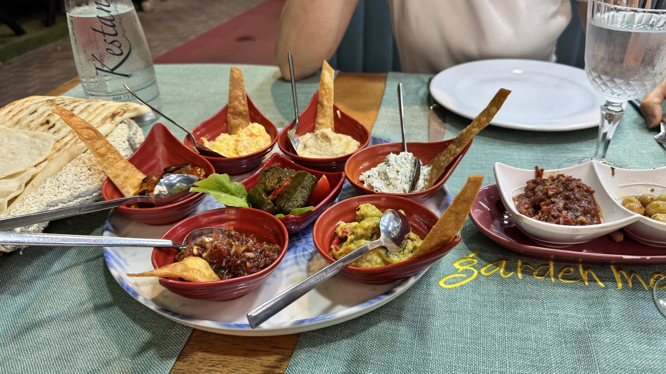 Meze a Hocapaşa, ordinati col metodo «tutto».