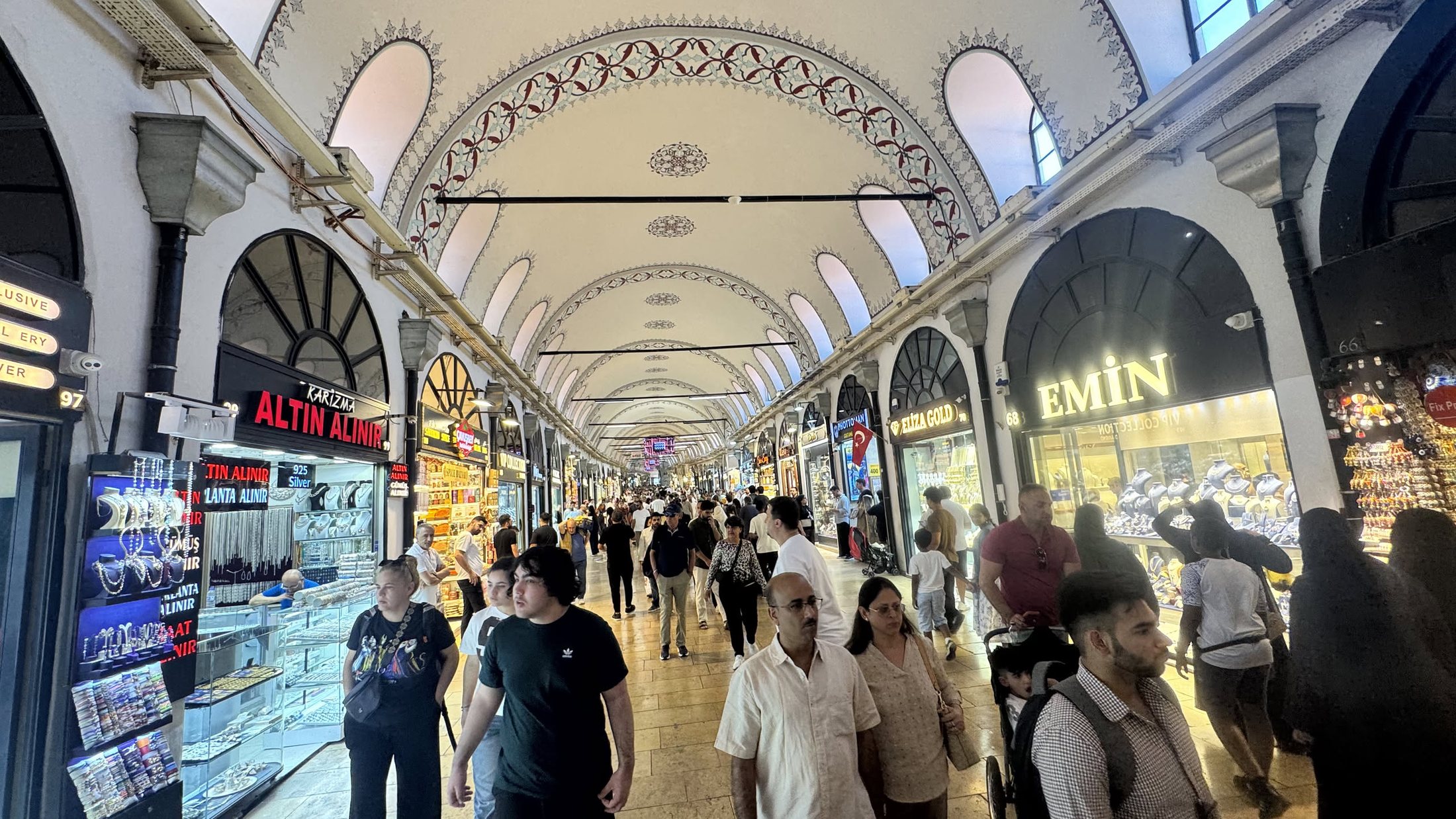 Gran Bazaar, finalmente aperto: ieri era domenica e ci aveva chiuso in faccia.