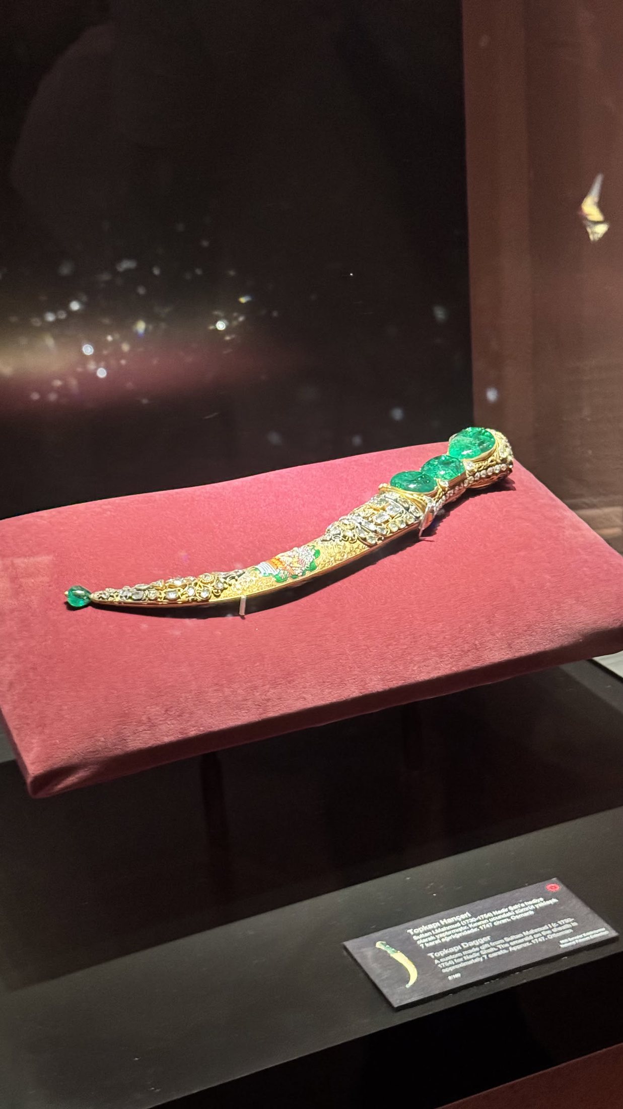 Il Pugnale del Topkapı: tre smeraldi, un orologio nel manico e un destinatario che non l'ha mai ricevuto.