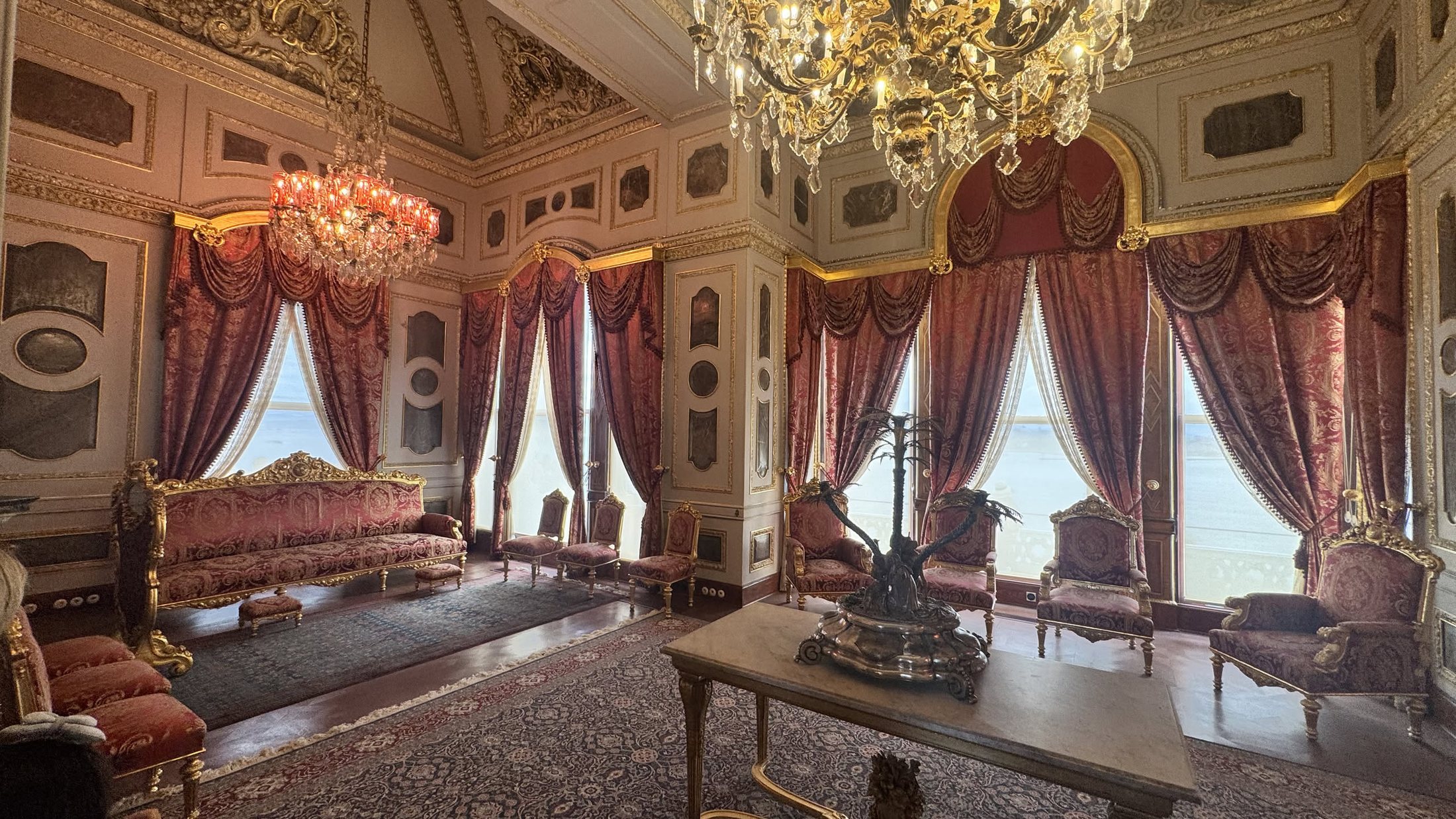 Chiosco di Mecidiye, 1840: l'impero scopre i lampadari.