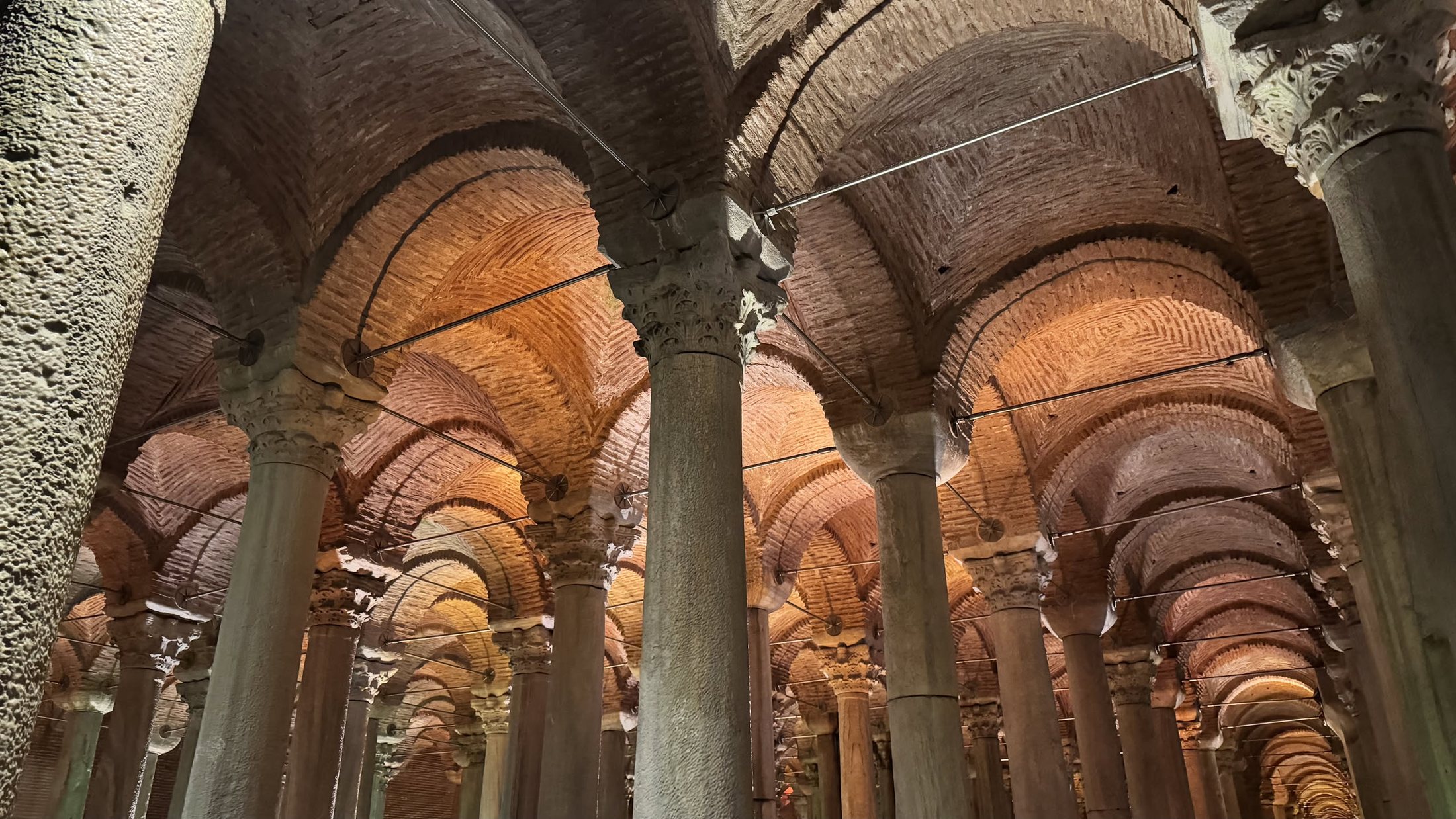 La Cisterna Basilica: trecentotrentasei colonne prese in prestito da mezzo impero.