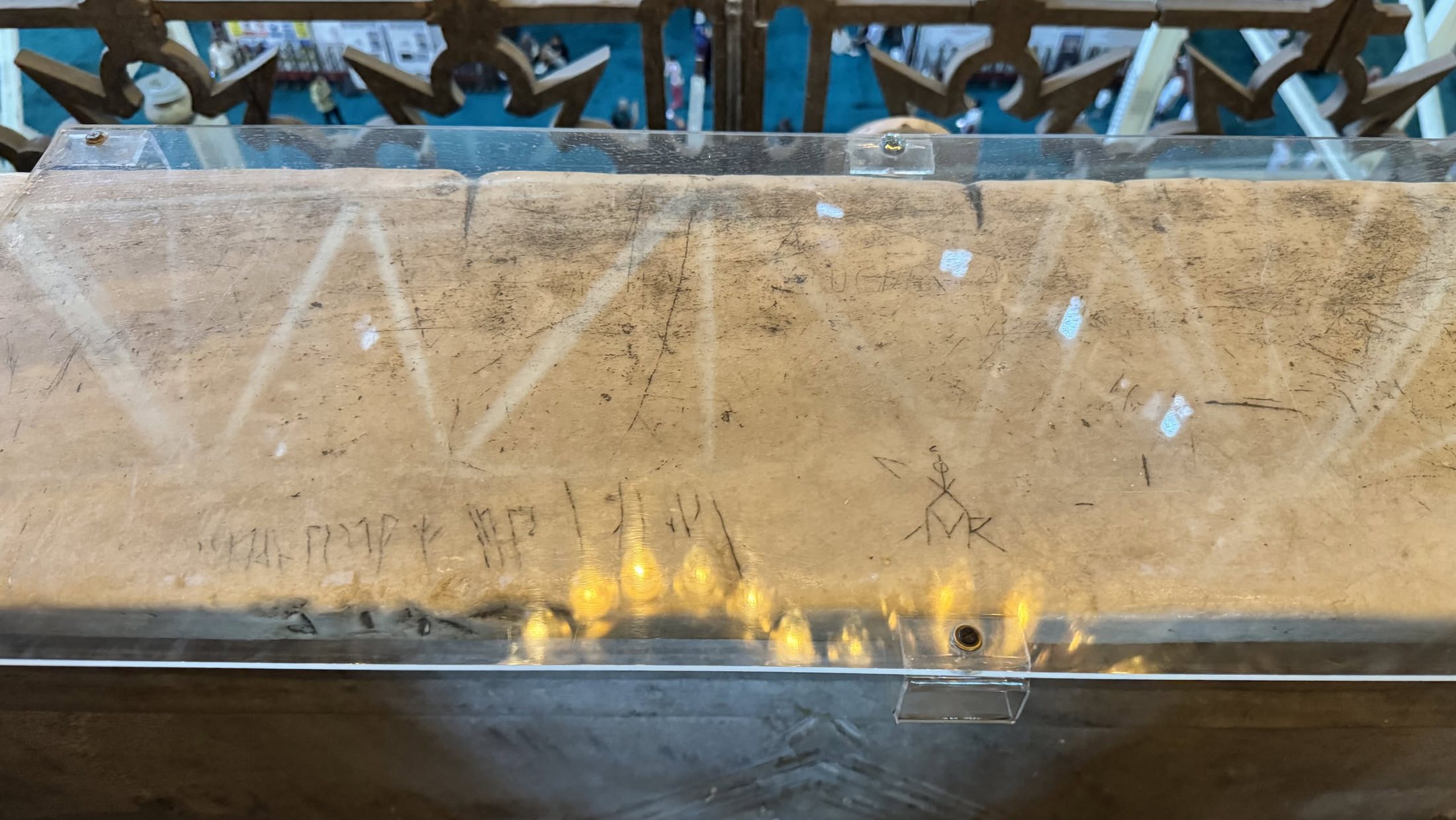 Il graffito di Halfdan, vichingo annoiato del IX secolo: «Halfdan è stato qui».