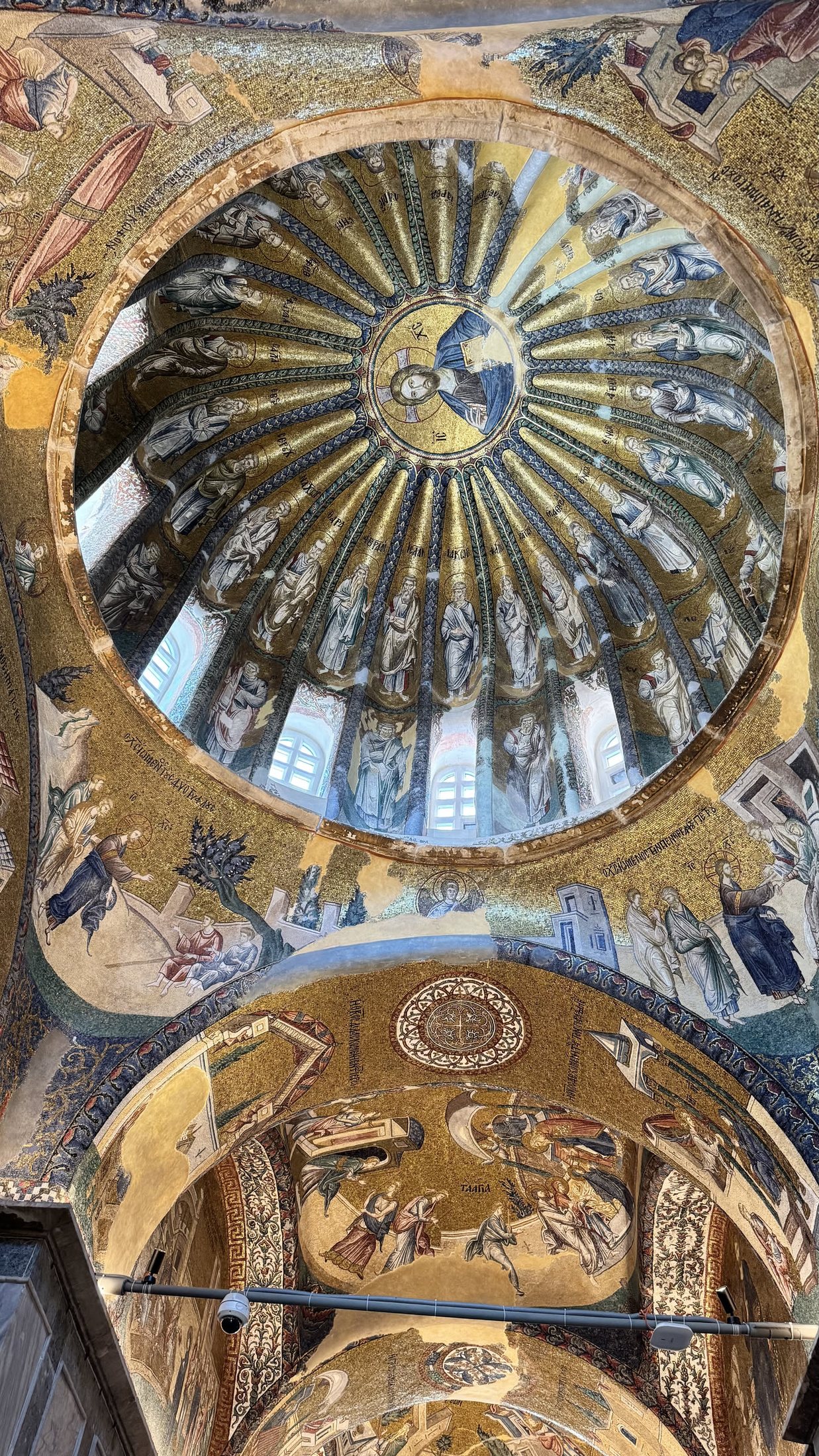 La genealogia di Cristo a raggiera: uno schedario d'oro.