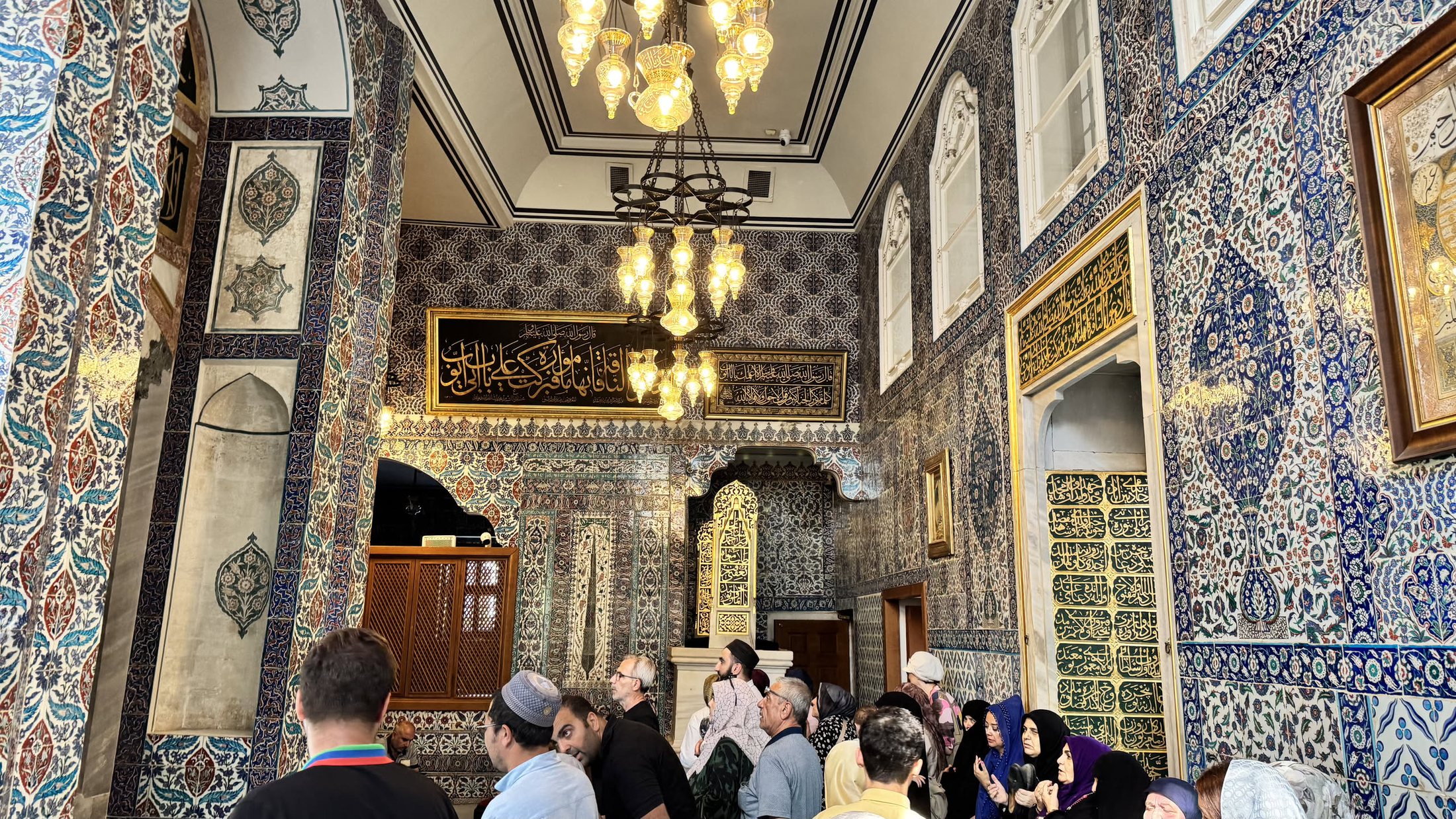 La türbe di Eyüp Sultan, foderata di İznik dal pavimento al soffitto.