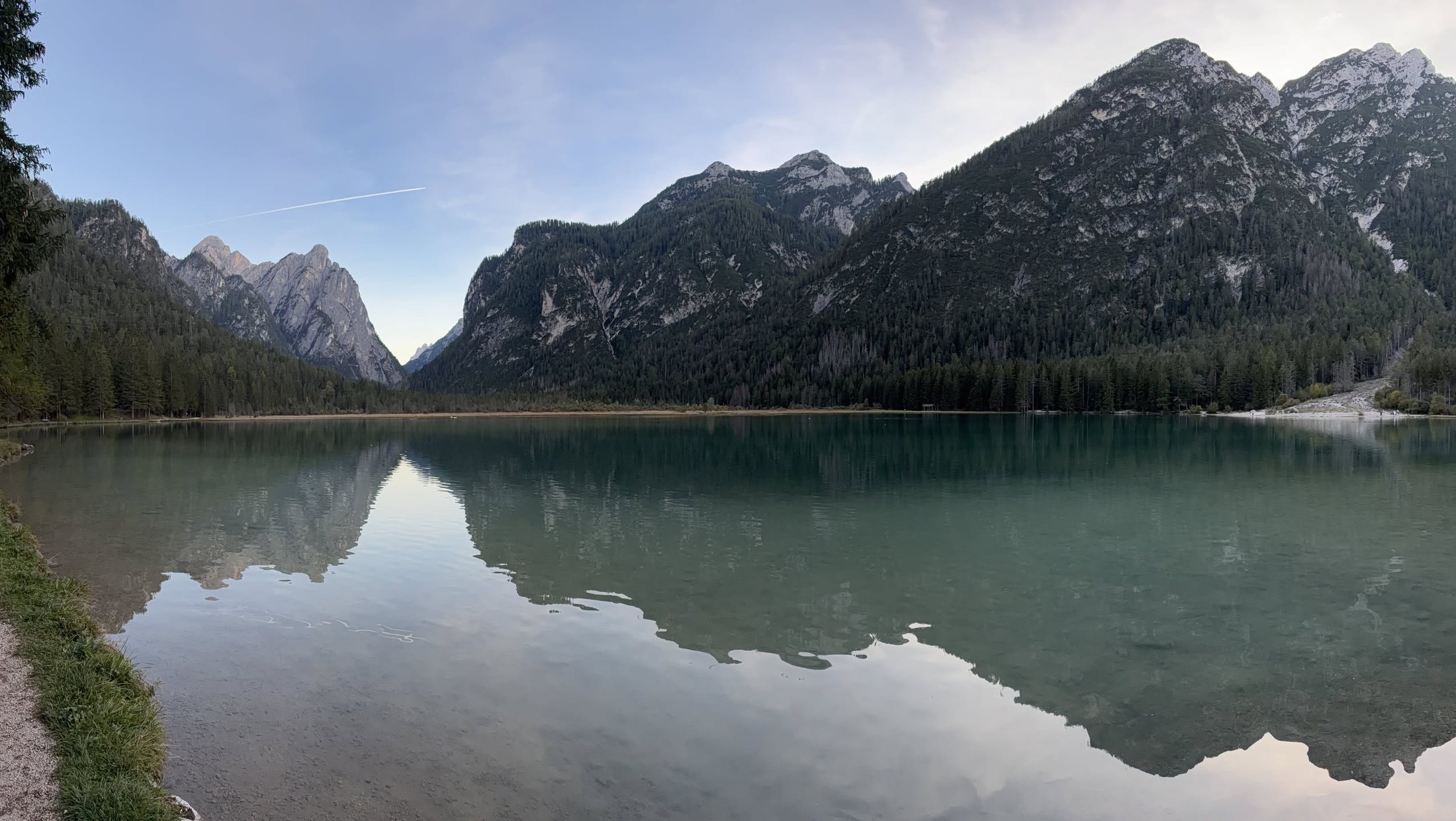 L'ultima luce, e il lago che fa da specchio a tutto