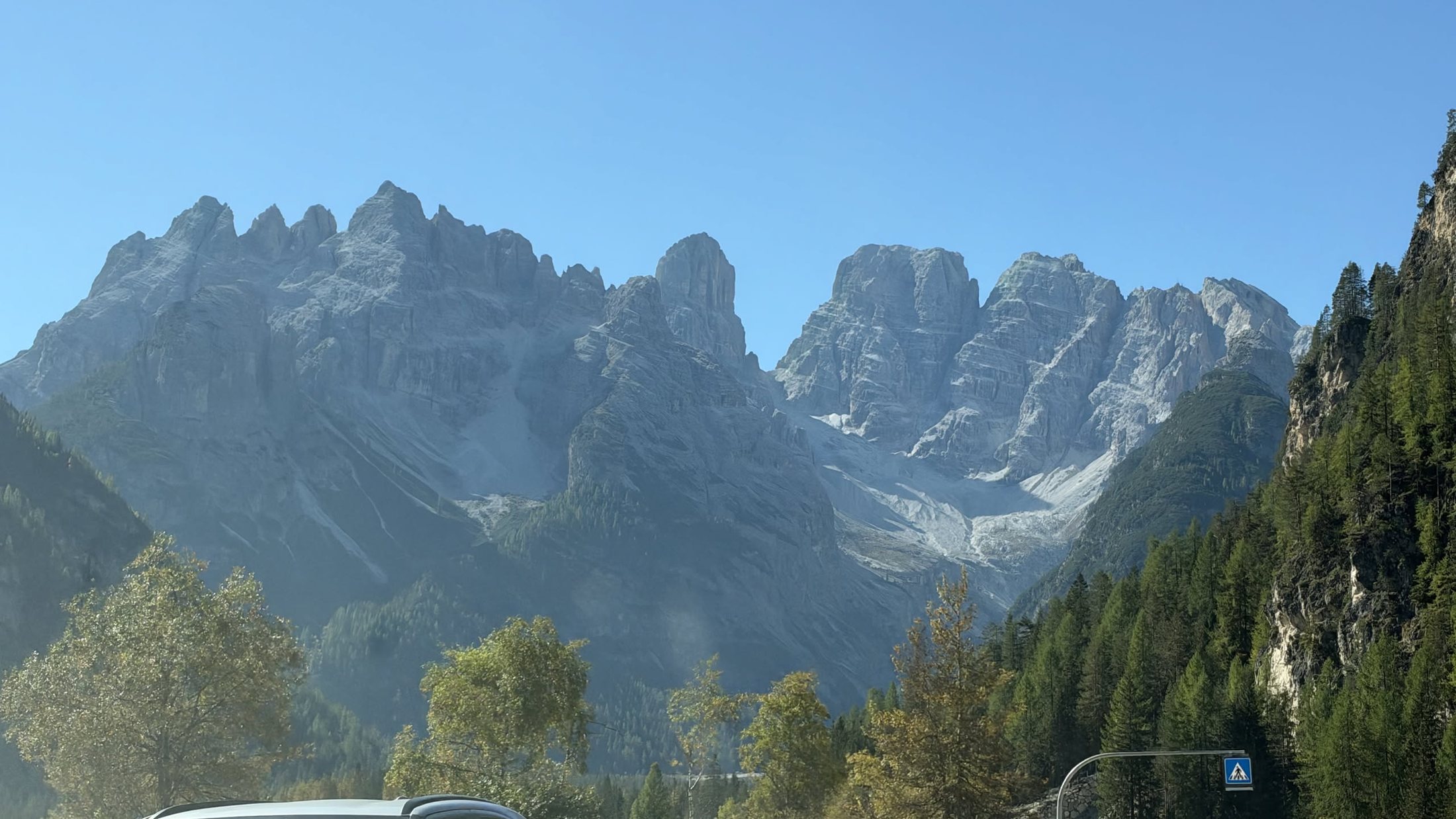Val di Landro, dal finestrino: il Cristallo che ti si para davanti senza preavviso