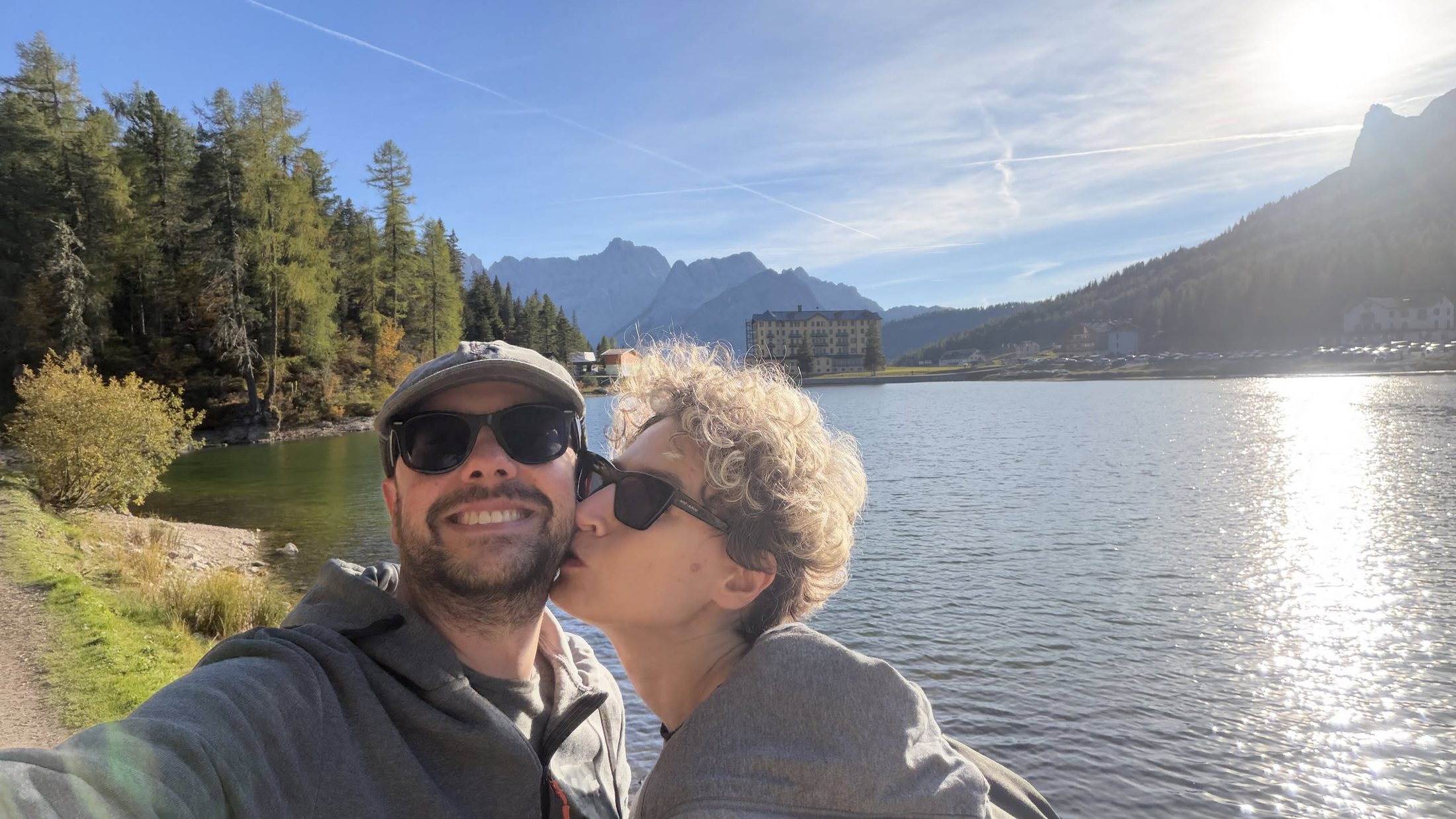 Un bacio, controsole. Non serve aggiungere altro