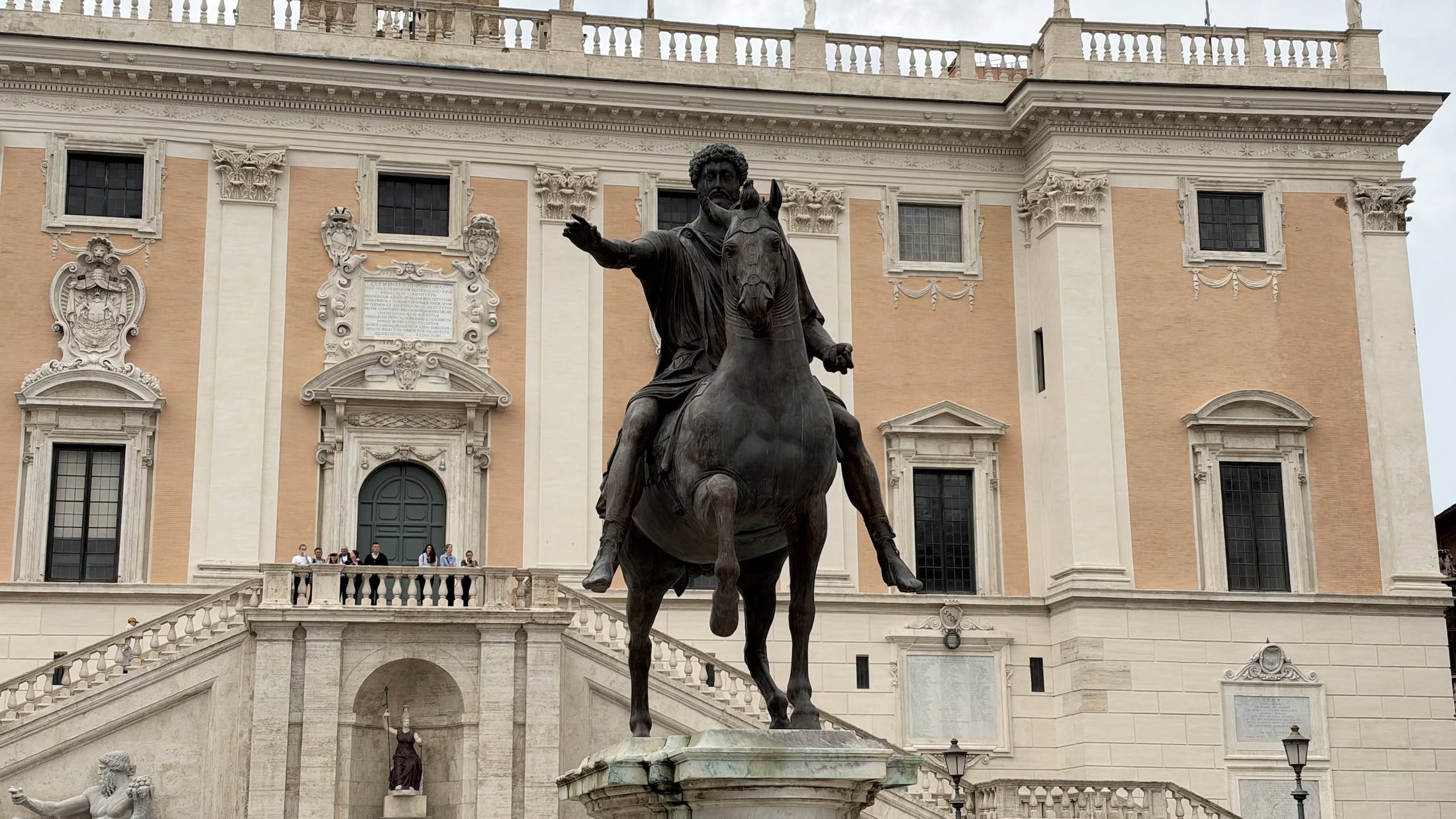 Il Campidoglio di Michelangelo, con il Marco Aurelio davanti al Palazzo Senatorio.