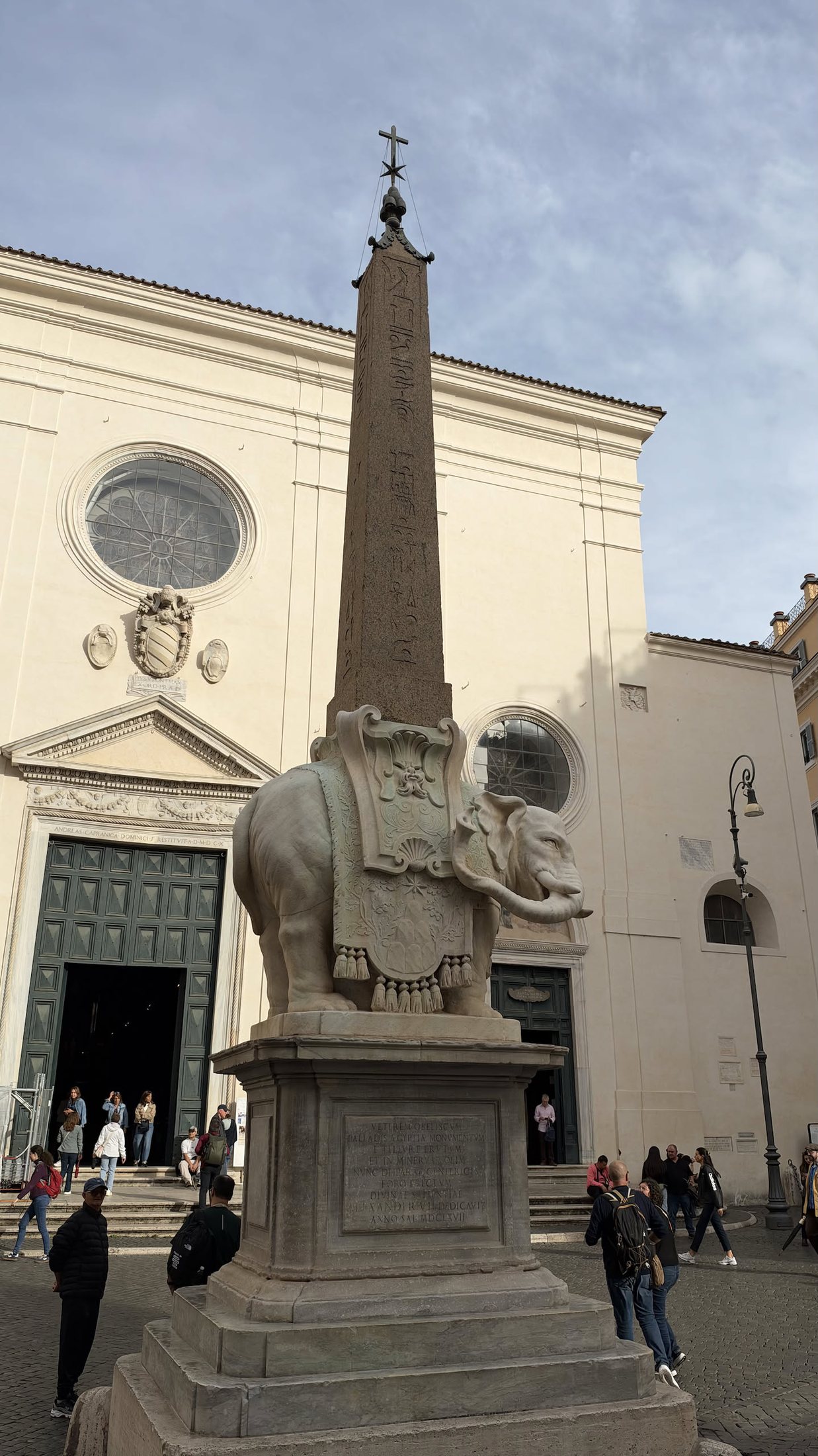 Il Pulcino della Minerva, l'elefantino di Bernini, davanti a Santa Maria sopra Minerva.