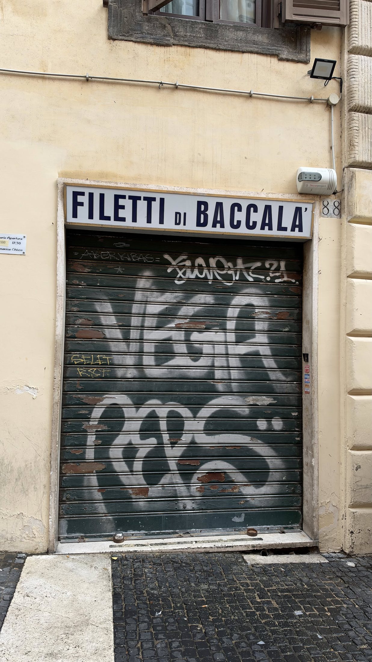 Dar Filettaro alle quattro meno dieci: serranda giù. Come temevamo.