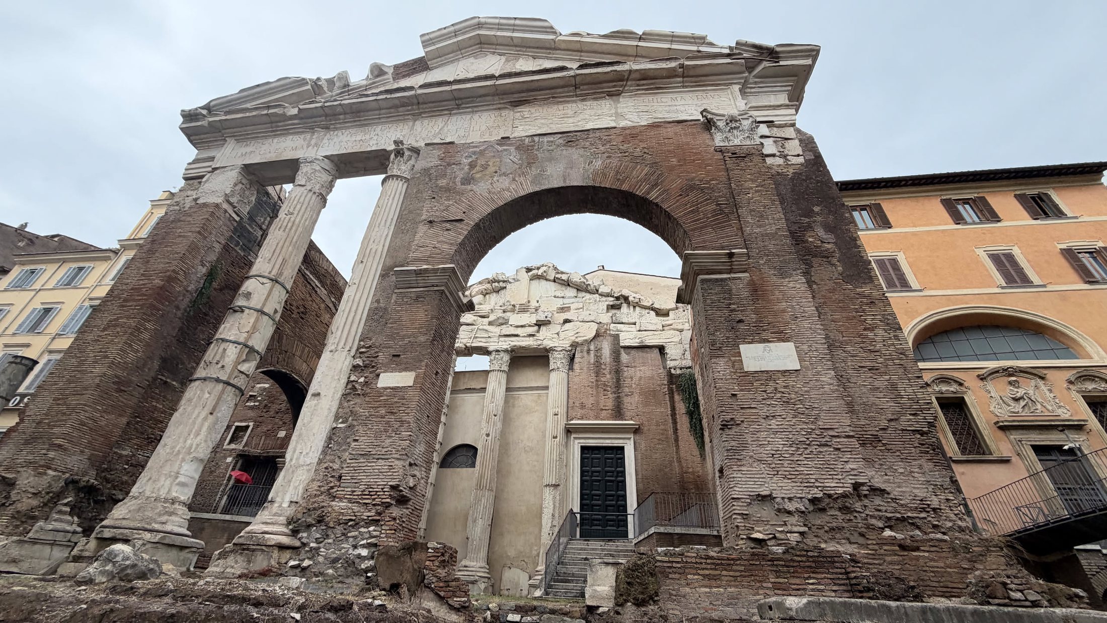 Il Portico d'Ottavia, all'ingresso del Ghetto.