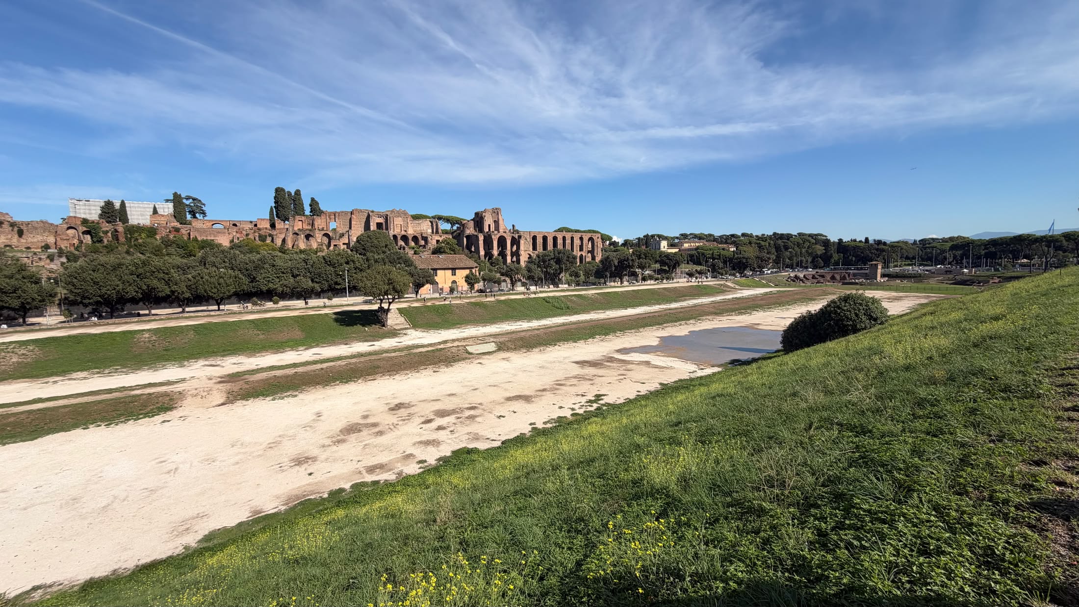 Il Circo Massimo, e sopra il Palatino con i resti dei palazzi imperiali.
