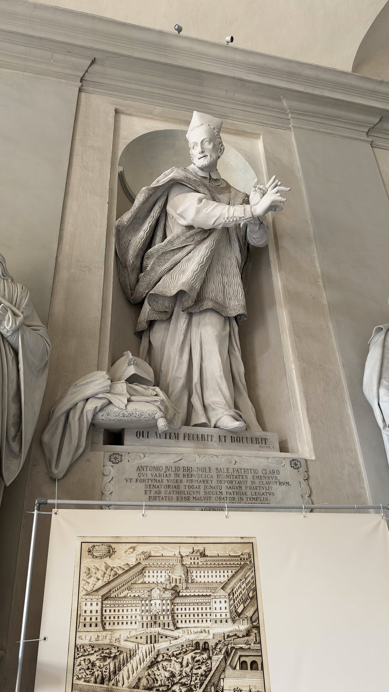 Antonio Giulio Brignole Sale: senatore, ambasciatore presso il re di Spagna, e poi gesuita. Sotto, l'incisione dell'Albergo com'era.